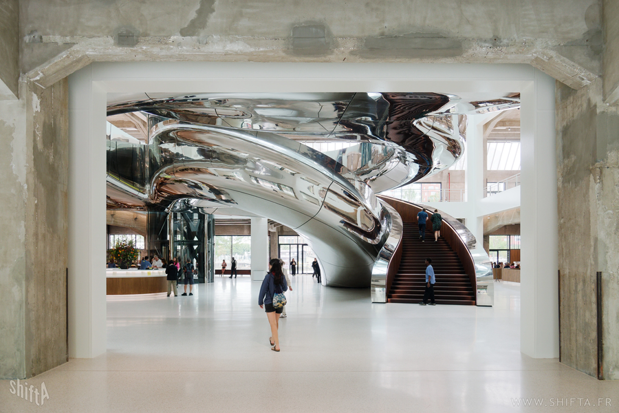 Photographie de l'intérieur du musée Fenix à Rotterdam.