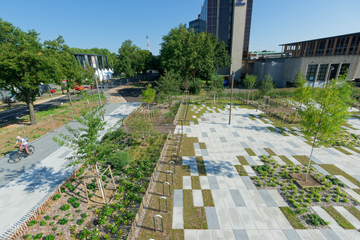 Photographie du parvis du PEX de Strasbourg.